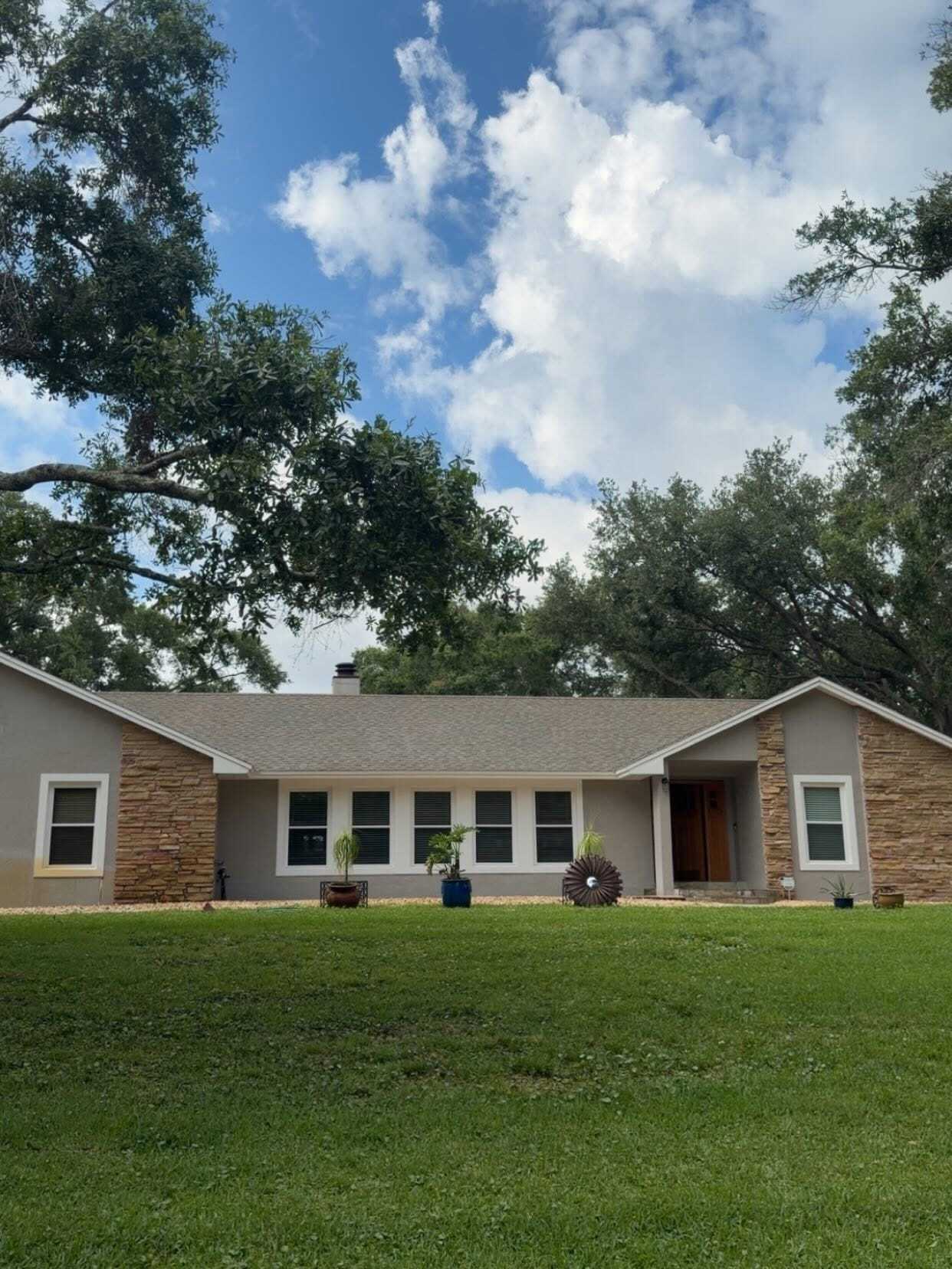 House exterior with grime and mildew before washing